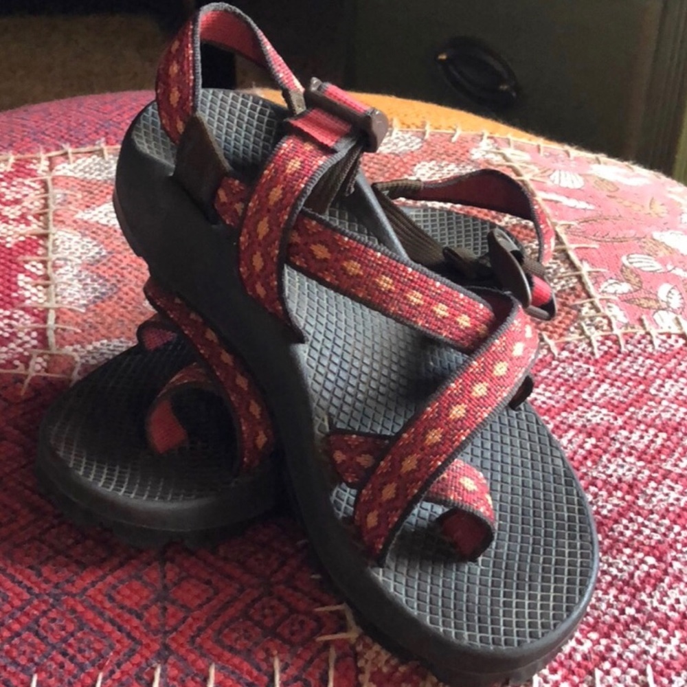 Nice pair of size 7 Chacos